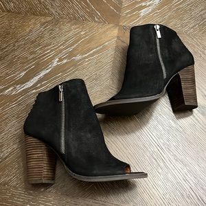 Lucky brand Lamija black leather peep toe heeled ankle booties